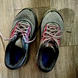 Brooks Ariel 18 9.5 Medium